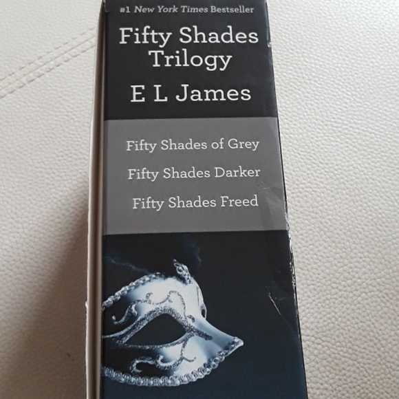 🔥🔥🔥HOT🔥🔥🔥 Fifty Shades Trilogy by EL James - Picture 5 of 5